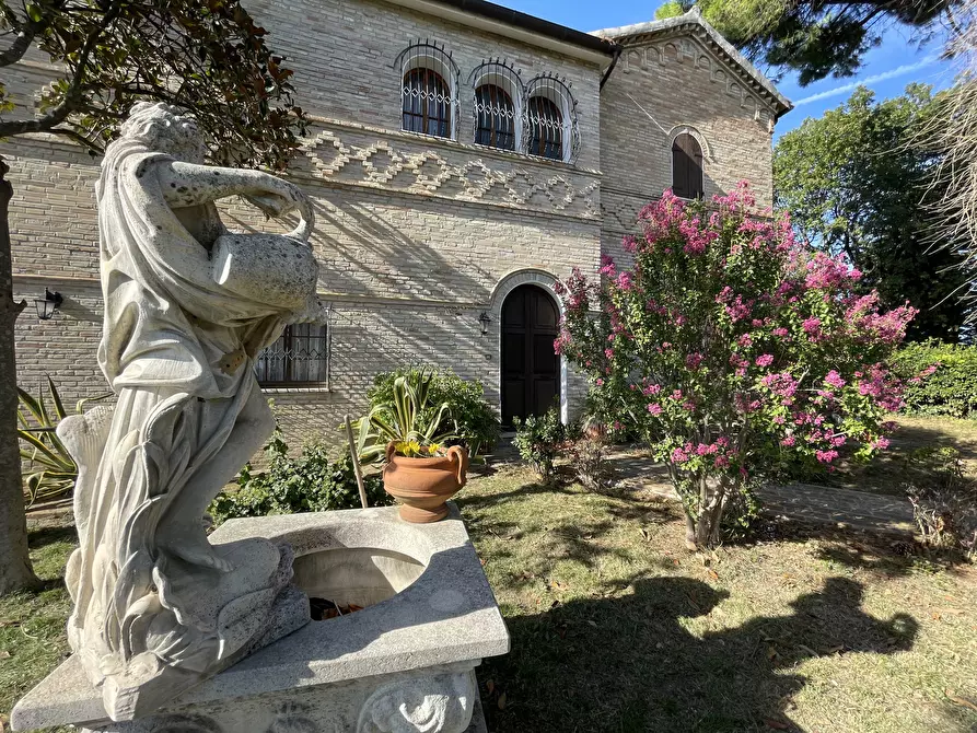 Immagine 41 di Villa in vendita  in VIA chiaravallese a Osimo