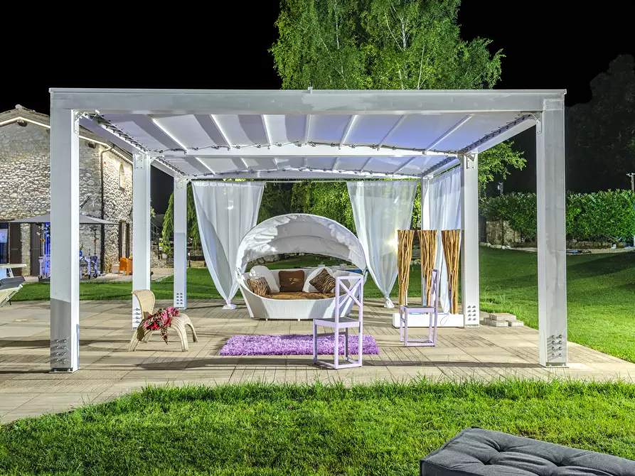 Immagine 25 di Rustico / casale in vendita  in SARNANO a Sarnano