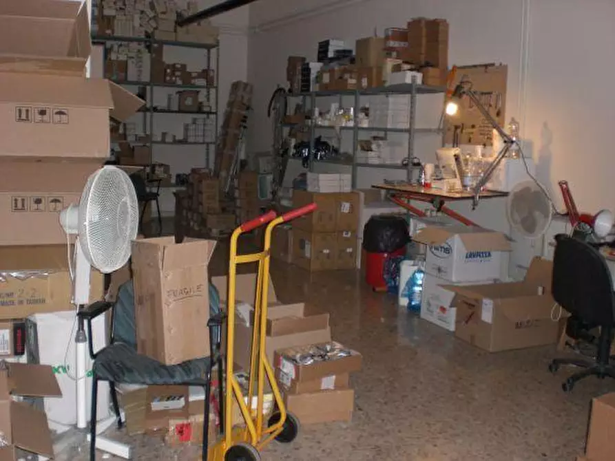 Immagine 13 di Locale commerciale in vendita  in VIA DEL COMMERCIO a Ancona