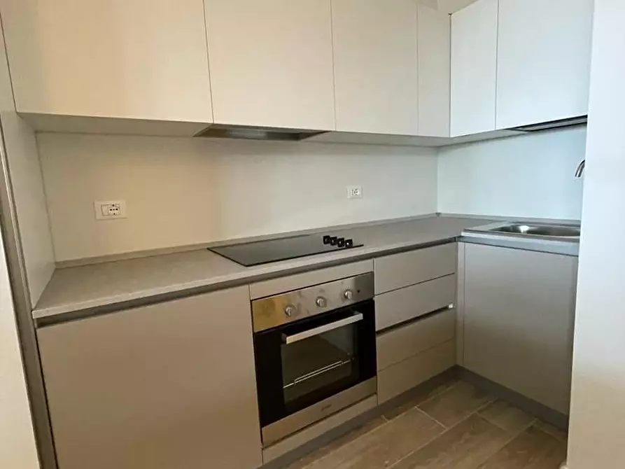 Immagine 7 di Bilocale in vendita  in Via Claudio Salmoni a Ancona