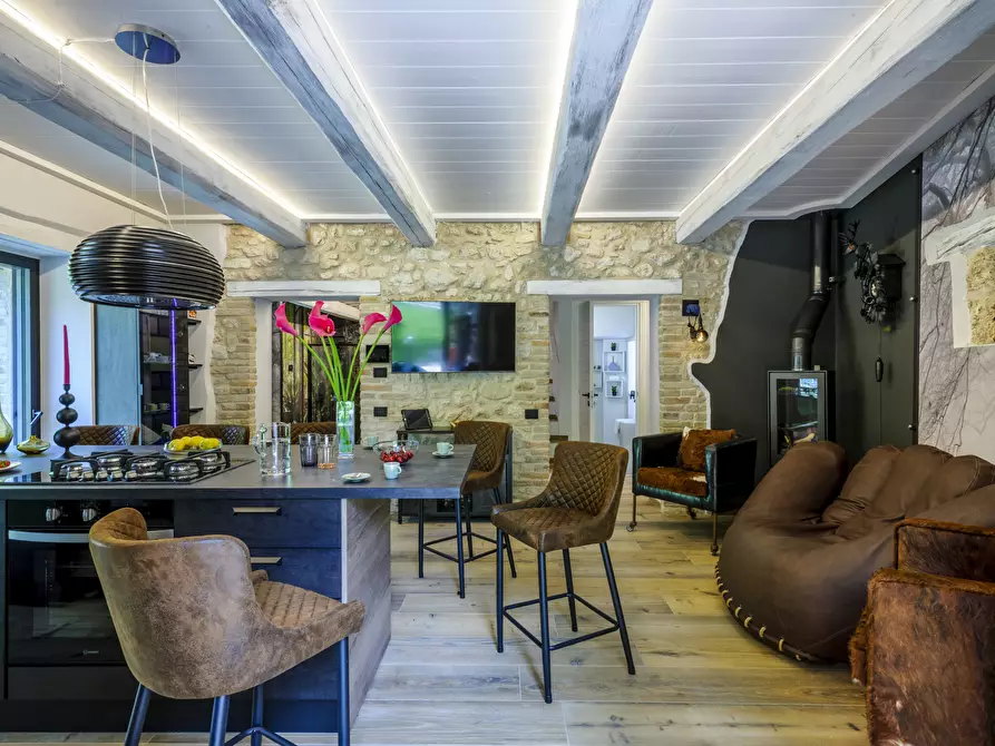 Immagine 10 di Rustico / casale in vendita  in SARNANO a Sarnano