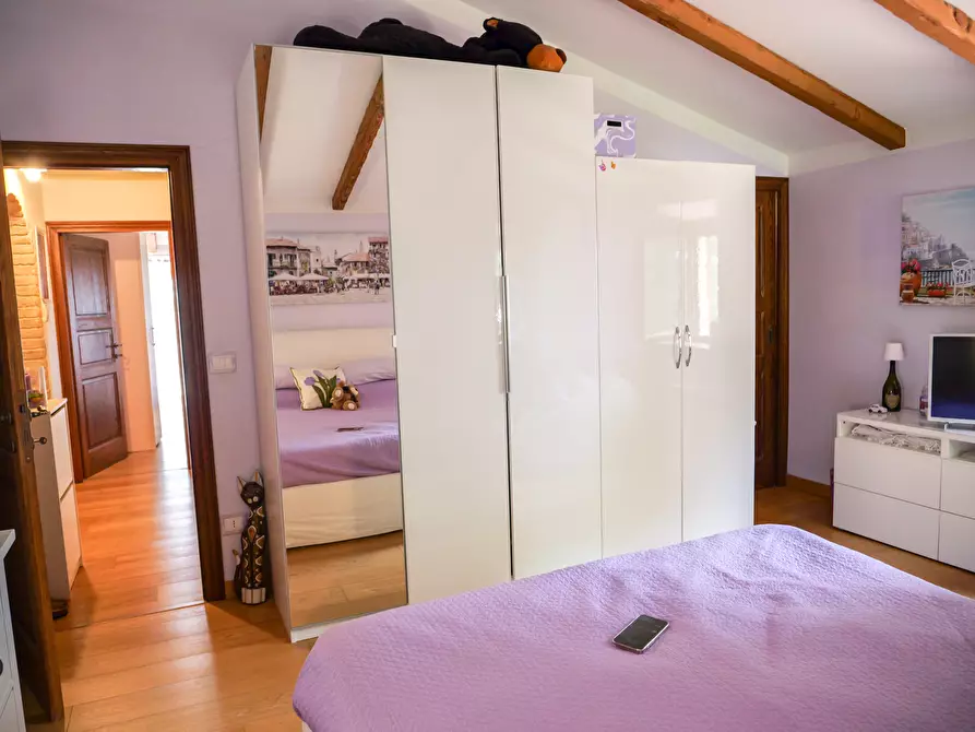 Immagine 59 di Villa in vendita  in VIA CHIARAVALLESE a Osimo