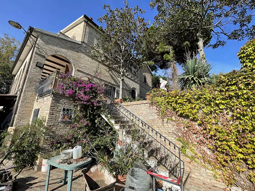 Immagine 15 di Villa in vendita  in VIA chiaravallese a Osimo