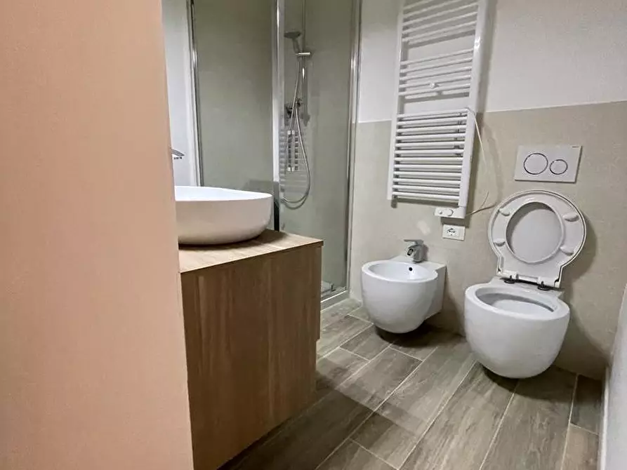 Immagine 11 di Bilocale in vendita  in Via Claudio Salmoni a Ancona