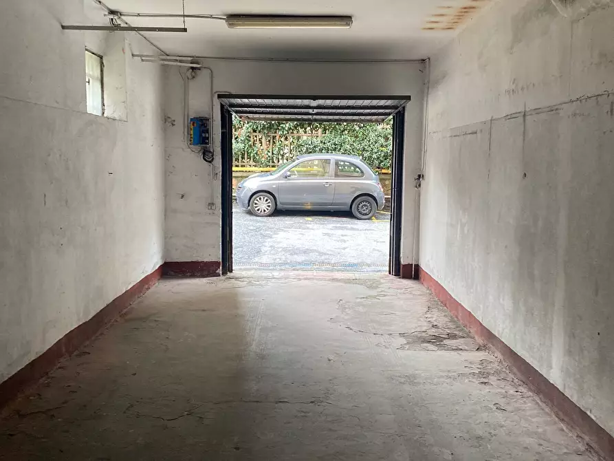 Immagine 1 di Garage in vendita  in Via Cocito a Genova