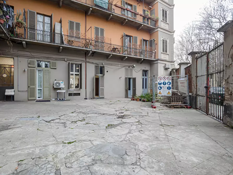Immagine 22 di Loft/Open space in vendita  in Via Santa Chiara a Torino