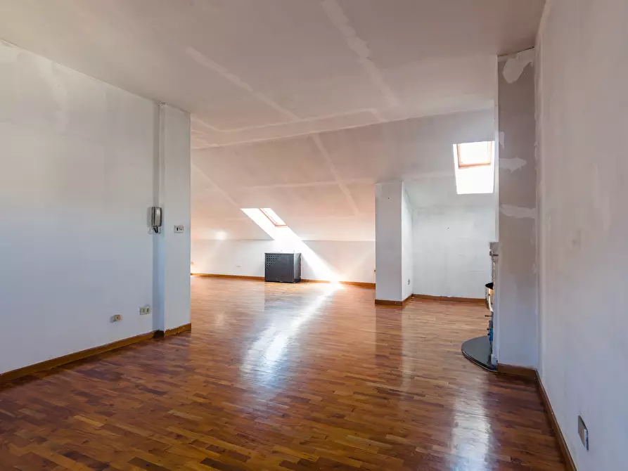 Immagine 5 di Attico in vendita  in Via Verolengo a Torino