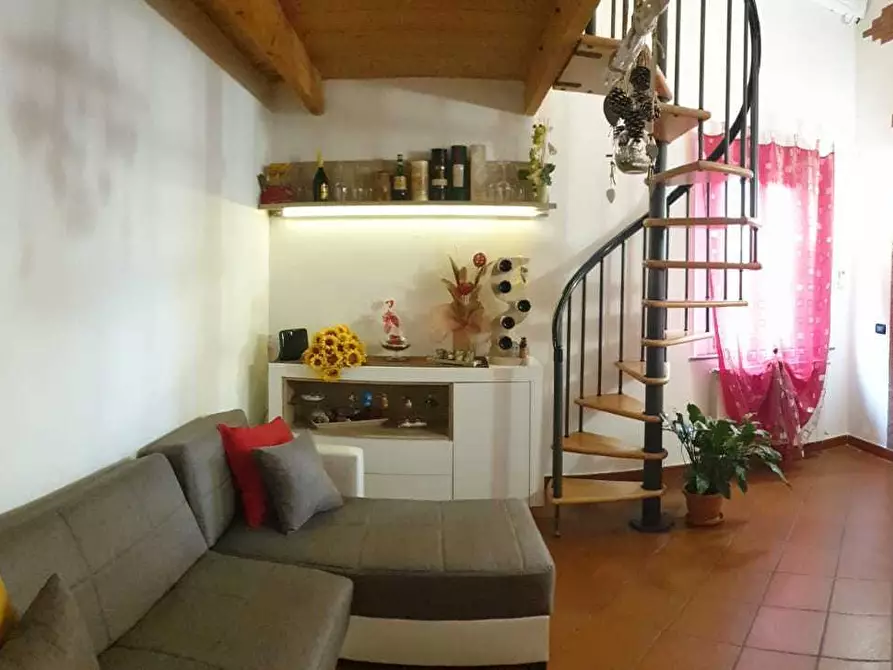 Immagine 12 di Trilocale in vendita  a Livorno