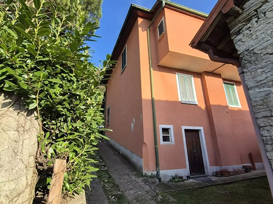 Immagine 1 di Porzione di casa in vendita  a Faggeto Lario