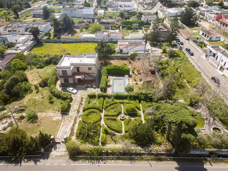 Immagine 16 di Villa in vendita  in Via Camaiore 2 a Lecce