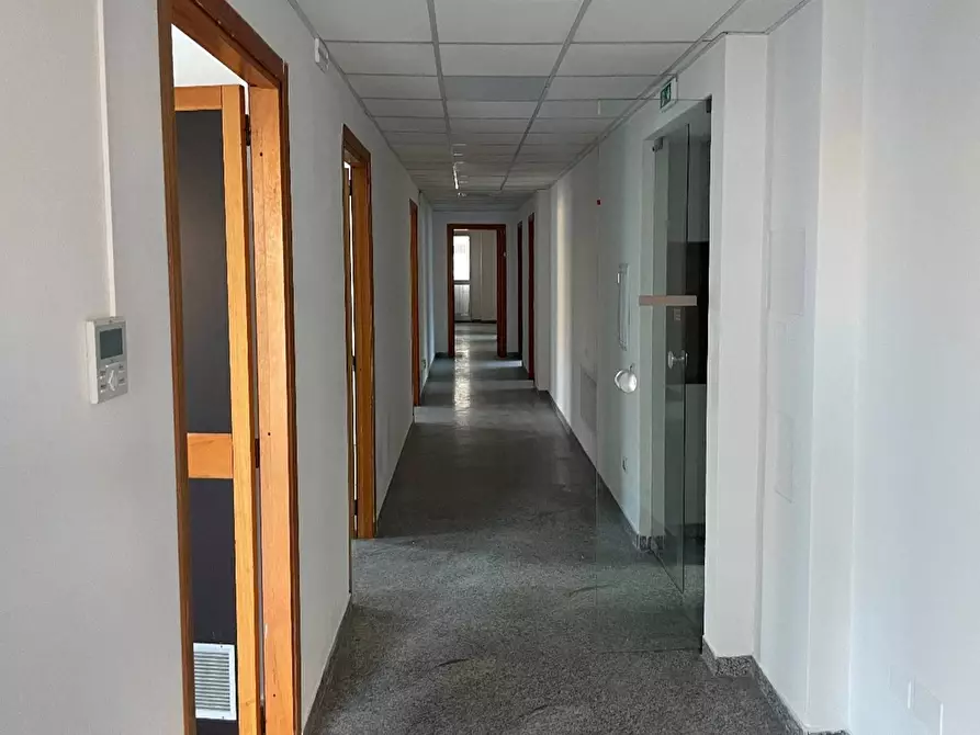 Immagine 5 di Ufficio in affitto  a Cagliari