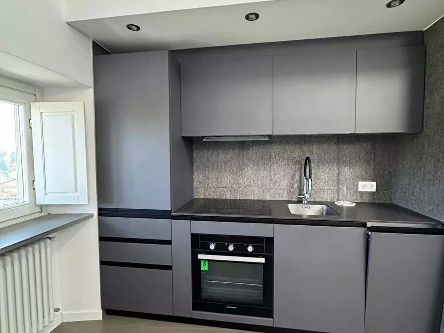 Immagine 10 di Bilocale in affitto  in Via Giuseppe Garibaldi 7/A a Montano Lucino