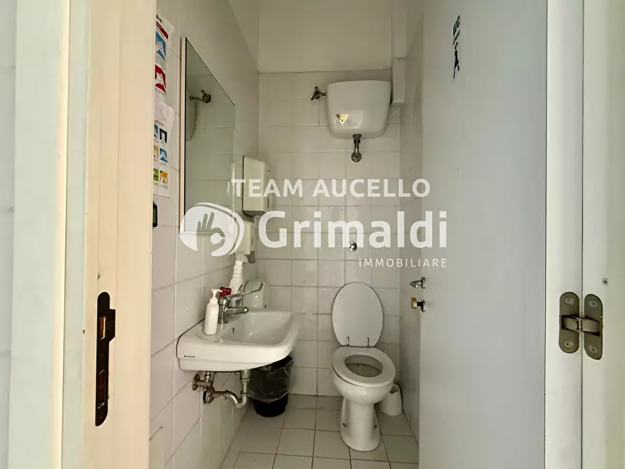 Immagine 16 di Appartamento in vendita  in Corso Giuseppe Garibaldi 167 a Salerno