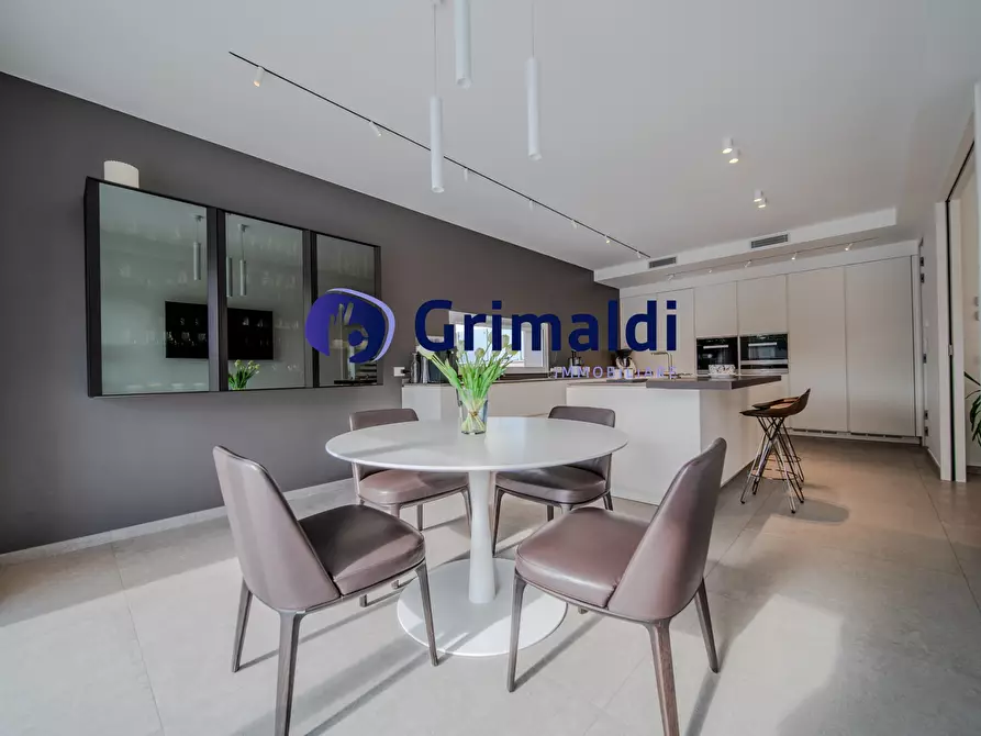 Immagine 9 di Villa in vendita  a Napoli