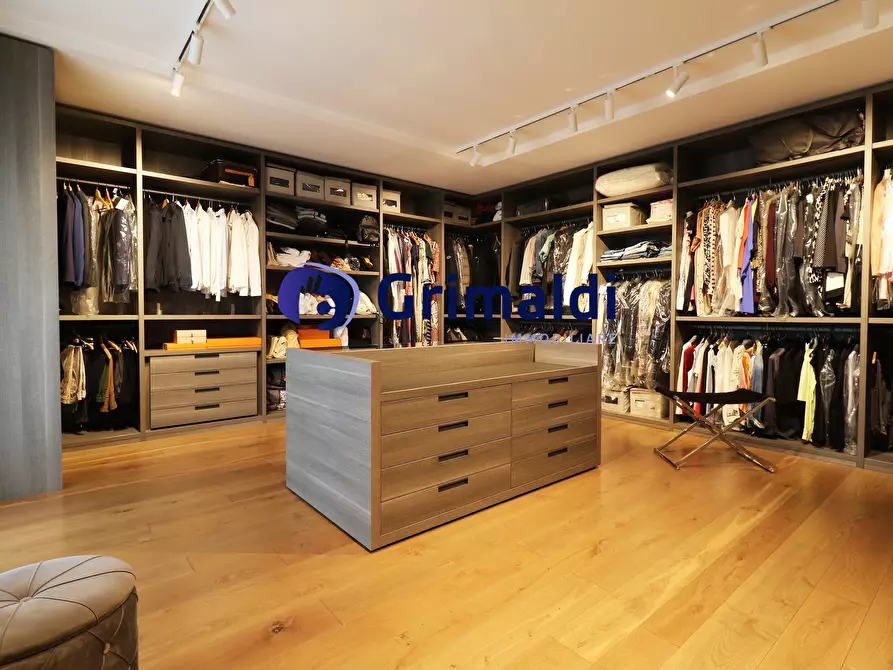 Immagine 15 di Villa in vendita  a Napoli