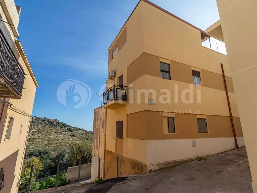 Immagine 15 di Casa indipendente in vendita  in A.Fogazzaro 17 a Noto