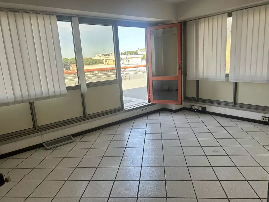 Immagine 8 di Ufficio in vendita  in via delle Arene 234 a Terracina