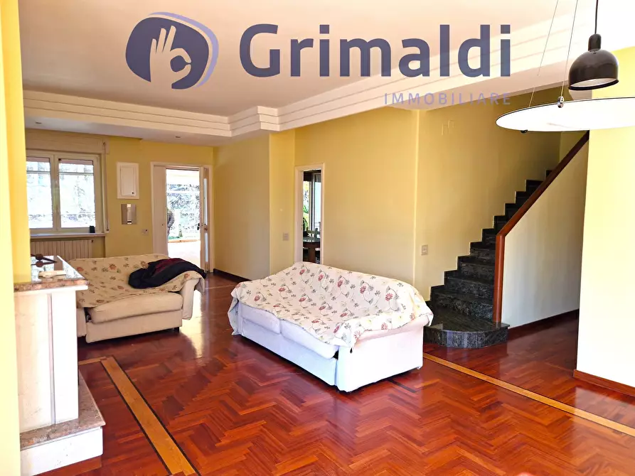 Immagine 11 di Villa in vendita  in Via Comunale Guantai Ad Orsolone 177 a Napoli