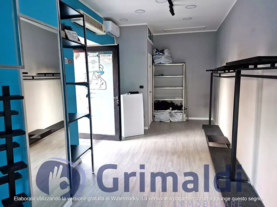 Immagine 5 di Locale commerciale in affitto  in P.zza Della Repubblica 66 a Pozzuoli