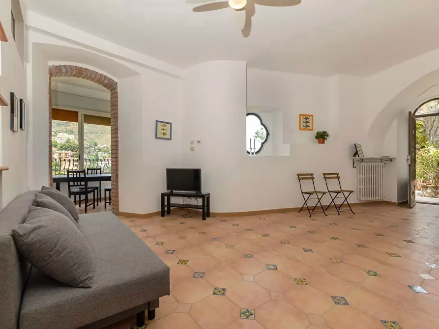 Immagine 13 di Appartamento in vendita  in Via Fontana Vecchia 5 a Taormina