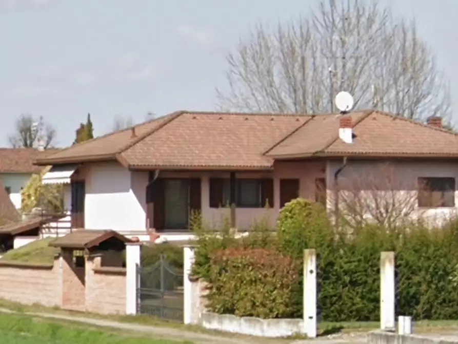 Immagine 5 di Casa indipendente in vendita  in Piazzale Felice Dardano 24a a Villata