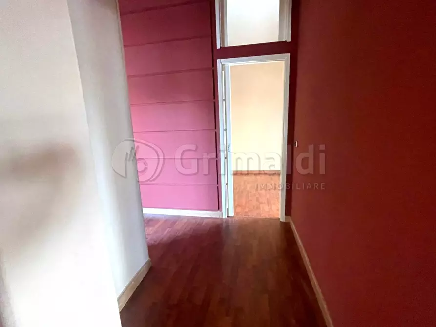 Immagine 3 di Ufficio in affitto  a Giugliano In Campania