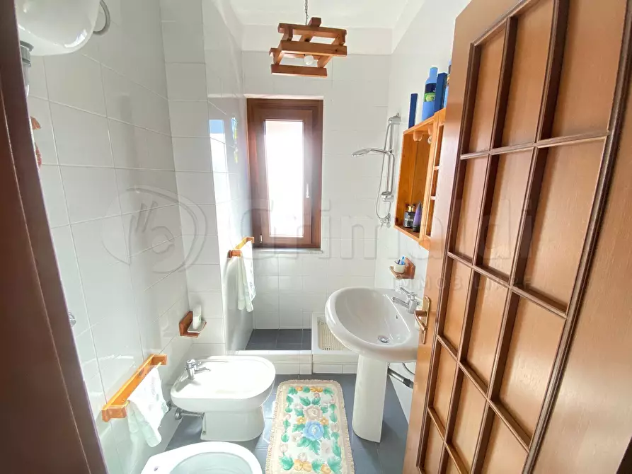 Immagine 11 di Trilocale in vendita  a Giugliano In Campania