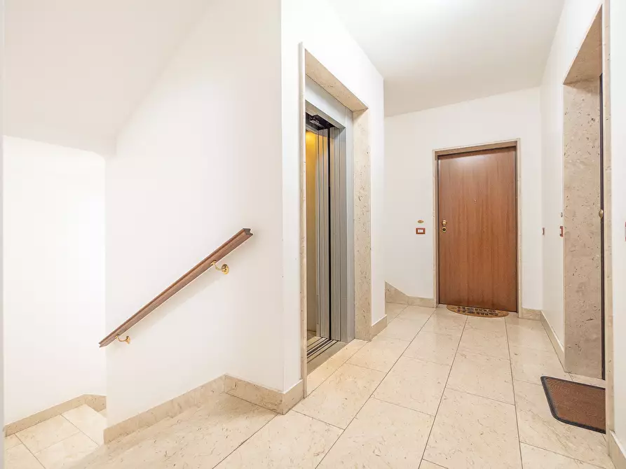Immagine 25 di Bilocale in vendita  in Via Eugenio Curiel 5 a Marino