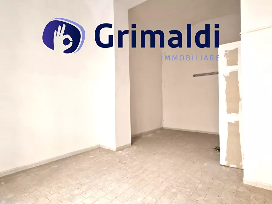 Immagine 13 di Locale commerciale in vendita  in Via Giuseppe Martucci 79 a Napoli