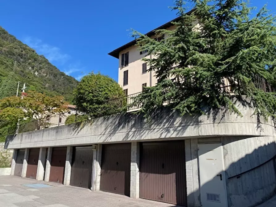 Immagine 1 di Trilocale in vendita  in piazza Mazzini 1 a Caslino D'erba