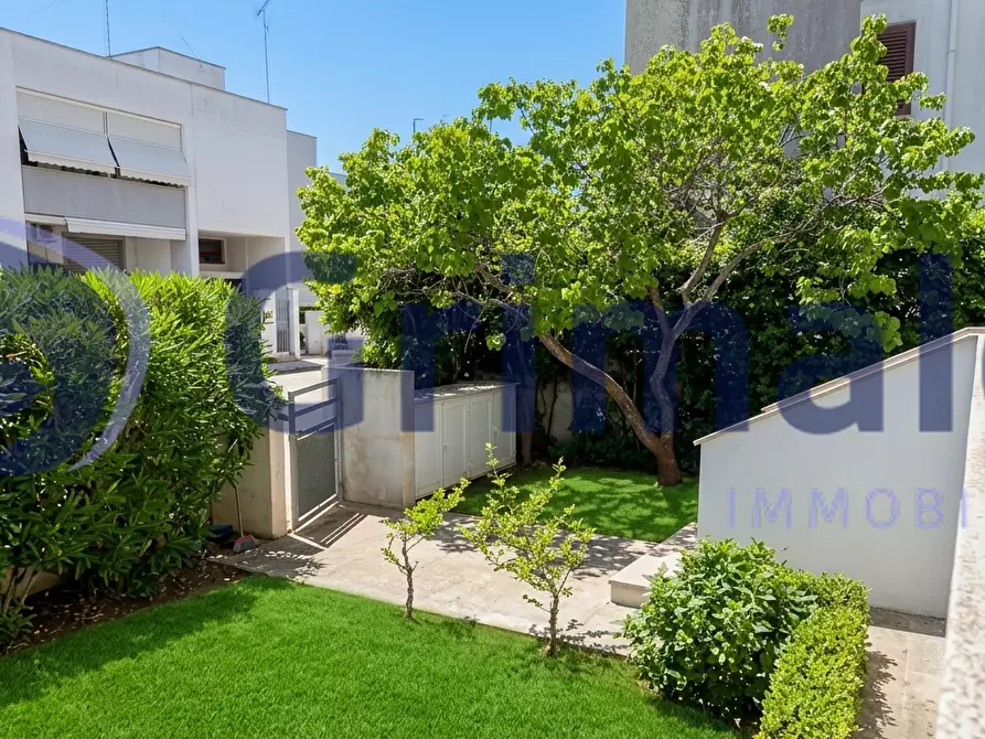 Immagine 18 di Trilocale in vendita  in Via Nettario di Casole 39 a Otranto