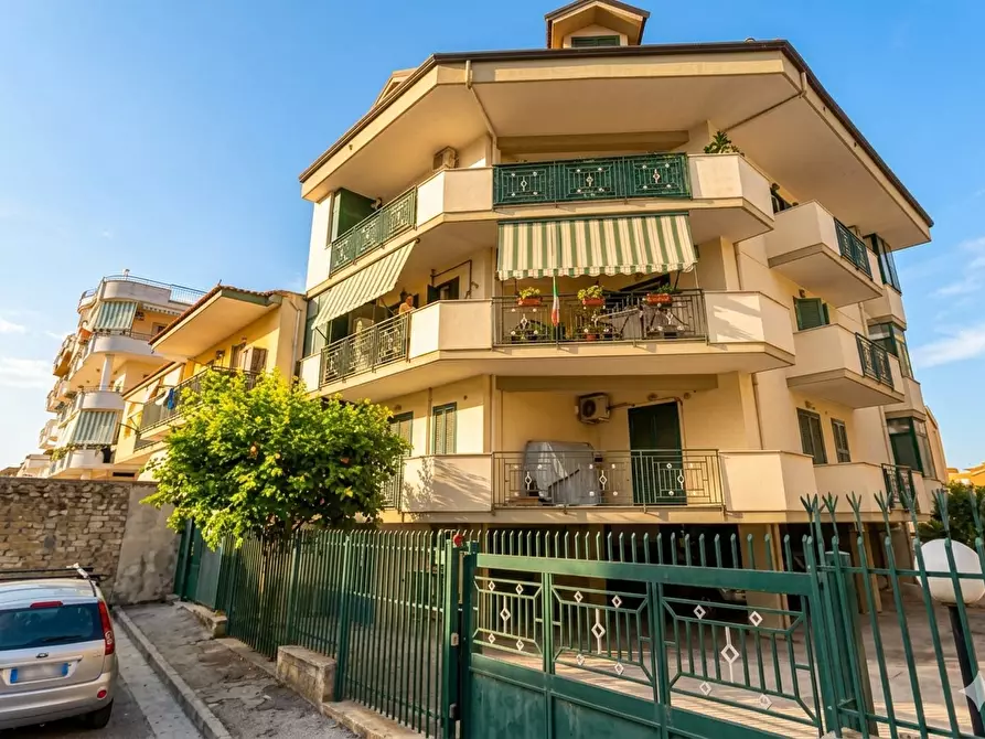 Immagine 18 di Quadrilocale in vendita  in Via Eduardo Scarfoglio 15B a Giugliano In Campania