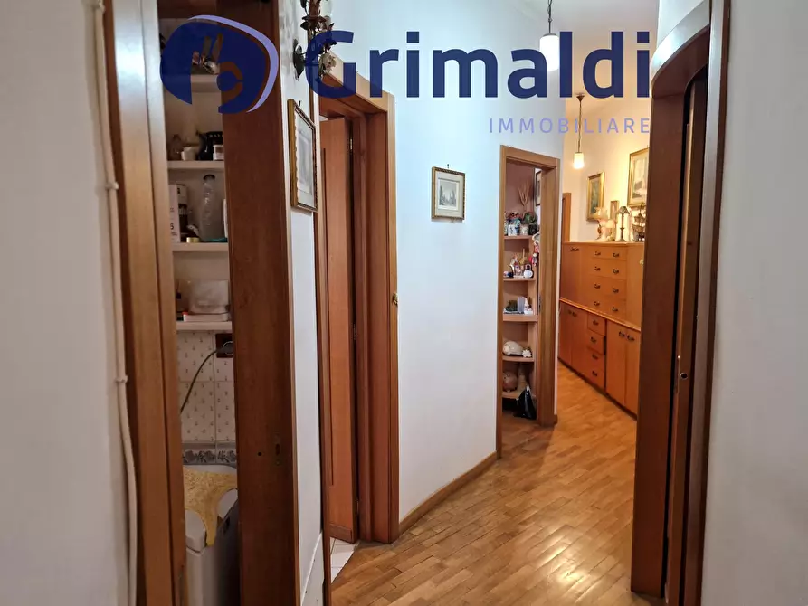 Immagine 10 di Trilocale in vendita  in Salita Cacciottoli 53 a Napoli