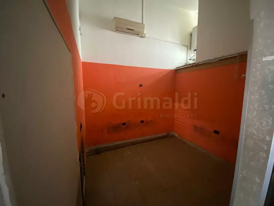 Immagine 4 di Locale commerciale in affitto  a Giugliano In Campania