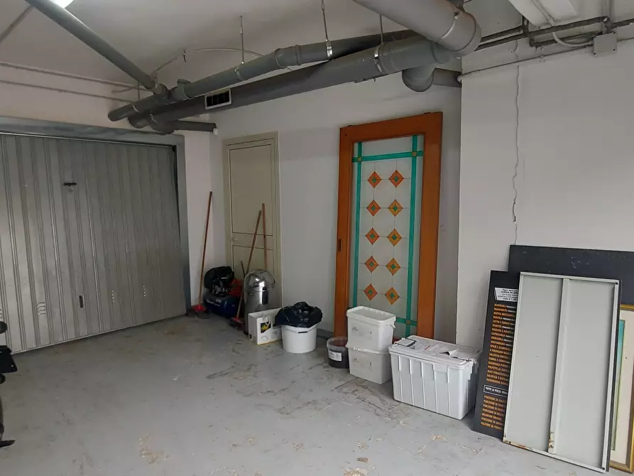 Immagine 52 di Locale commerciale in vendita  in Viale Porta Pia 5 a Brindisi