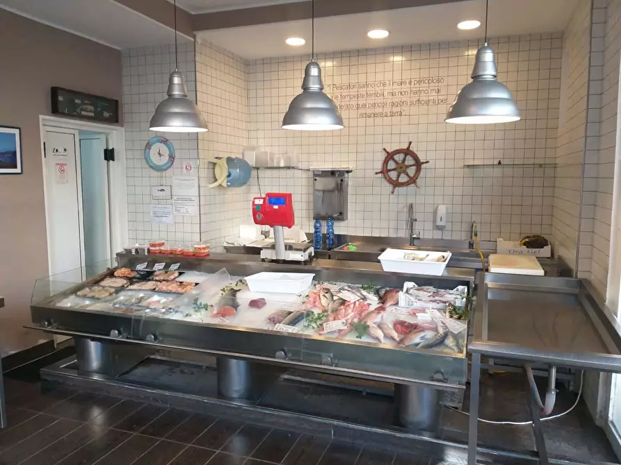 Immagine 4 di Locale commerciale in vendita  in via Nino Bixio 131 a Messina