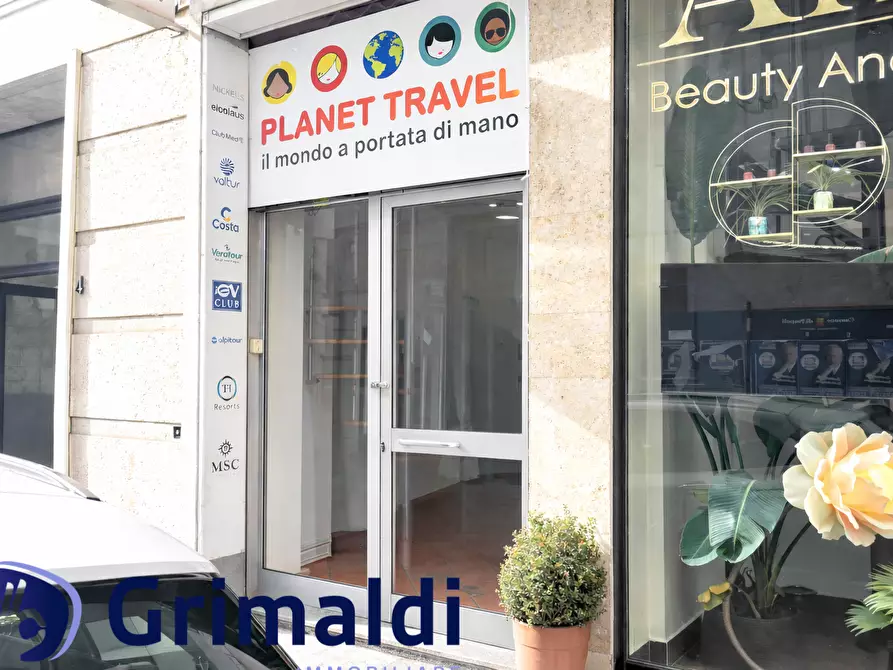 Immagine 6 di Locale commerciale in affitto  a Napoli