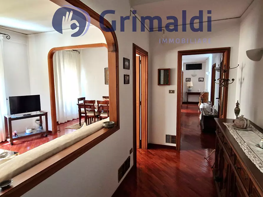 Immagine 2 di Pentalocale in vendita  in Via Giuseppe Orsi 6 a Napoli