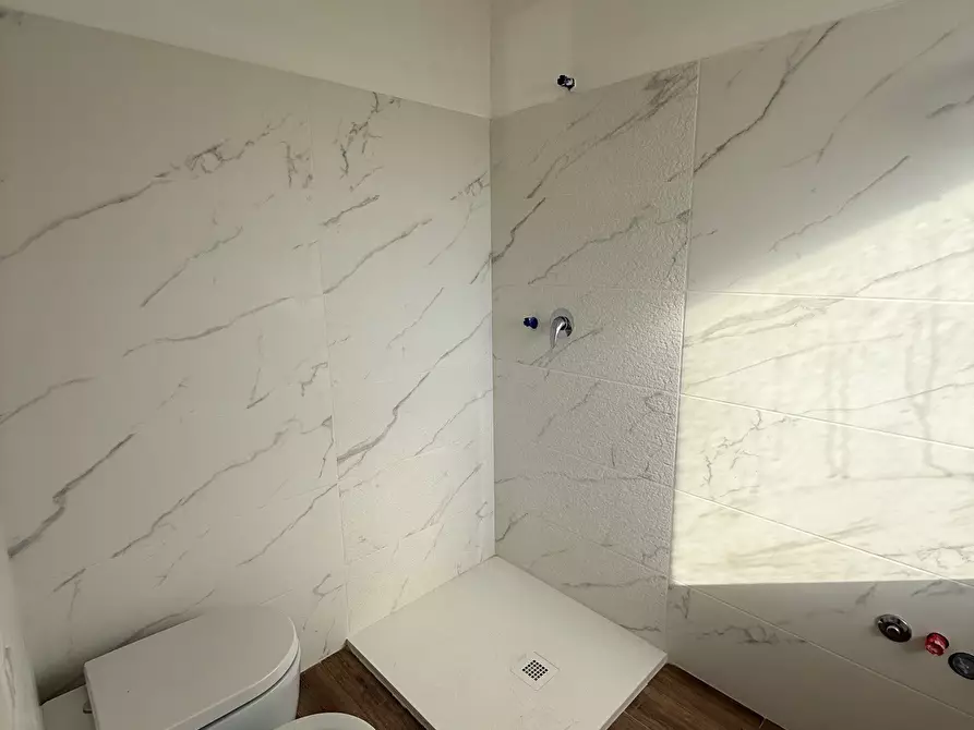 Immagine 20 di Trilocale in vendita  in Viale Virgilio 42 a Anzio