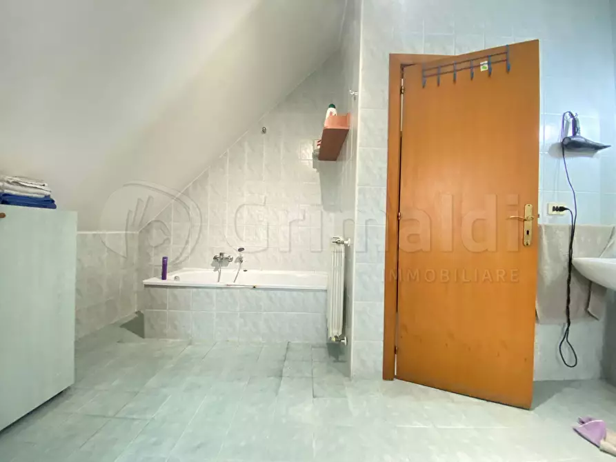 Immagine 10 di Mansarda in vendita  a Giugliano In Campania