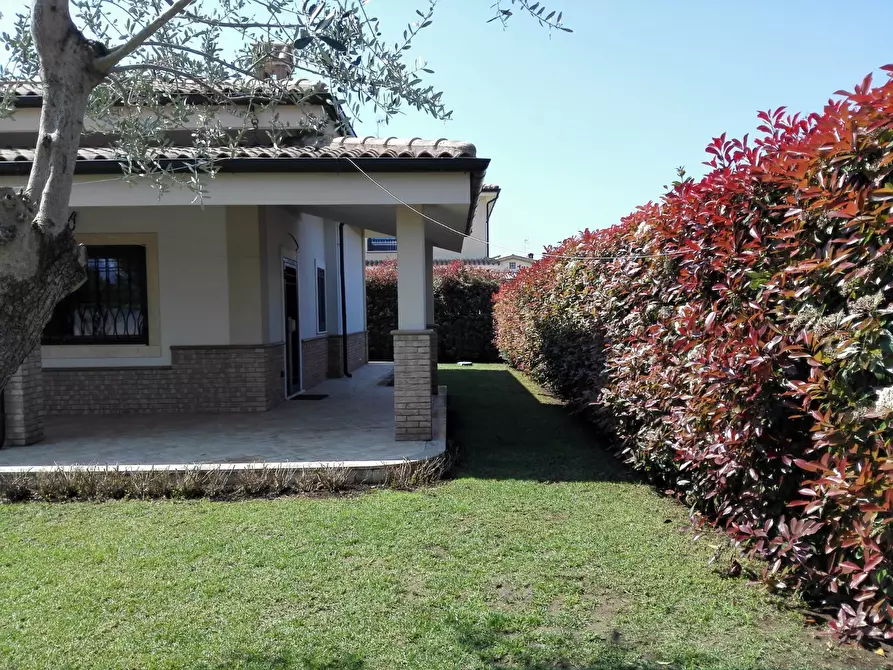 Immagine 16 di Casa bifamiliare in vendita  in Via Aurora 22 a Anzio