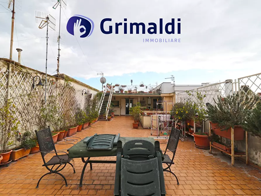 Immagine 25 di Quadrilocale in vendita  in Via Chiatamone a Napoli