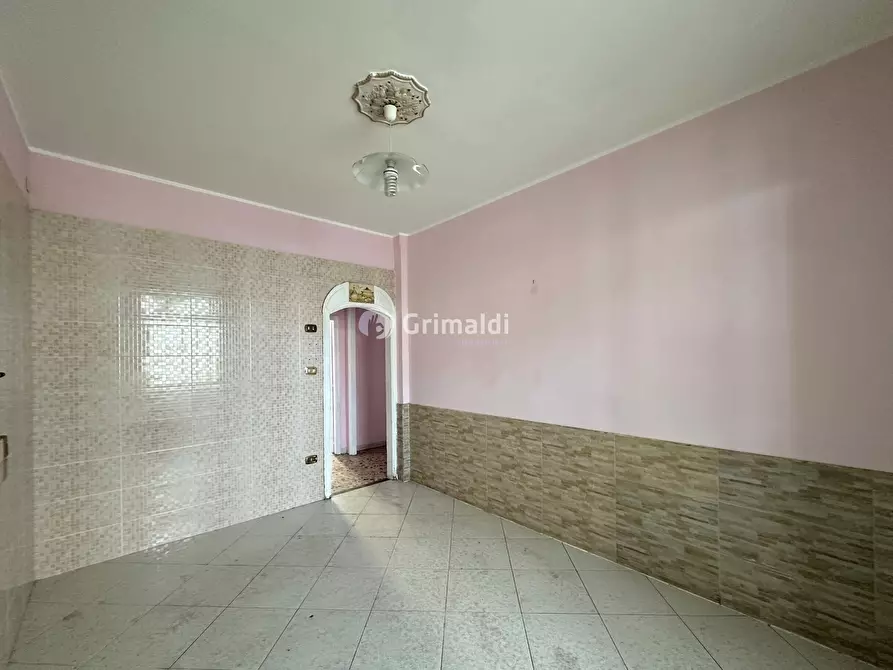 Immagine 1 di Trilocale in vendita  in Via Nazionale delle Puglie 27 a Casalnuovo Di Napoli