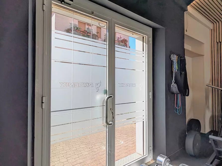 Immagine 7 di Locale commerciale in vendita  in Via delle Margherite 98 a Aprilia