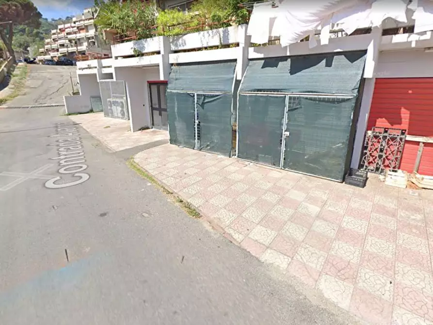 Immagine 3 di Locale commerciale in vendita  in Contrada Avarna San Michele 4 a Messina