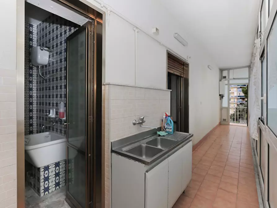 Immagine 29 di Pentalocale in vendita  in Via Nuovalucello 3 a Catania