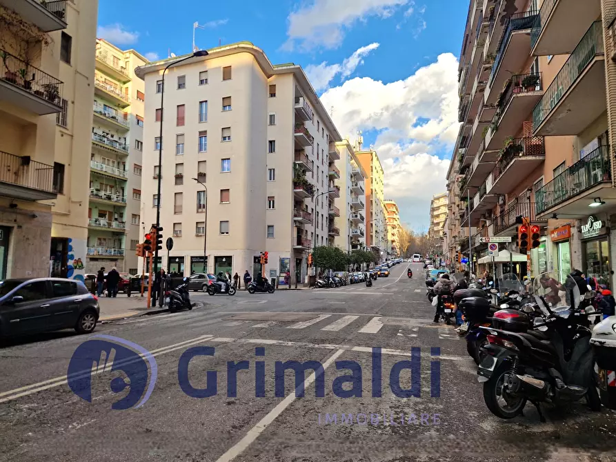 Immagine 2 di Garage in vendita  a Napoli