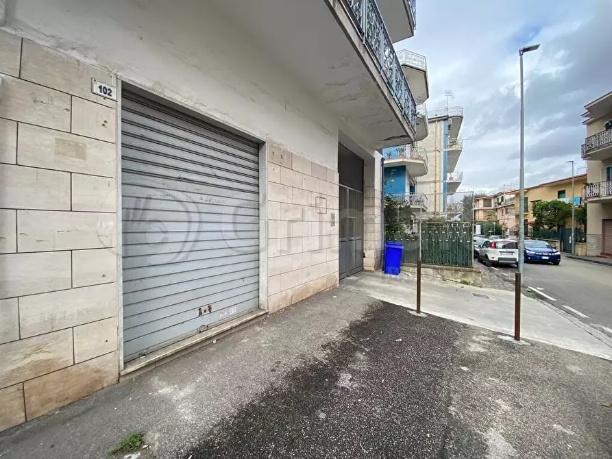 Immagine 1 di Locale commerciale in affitto  a Villaricca