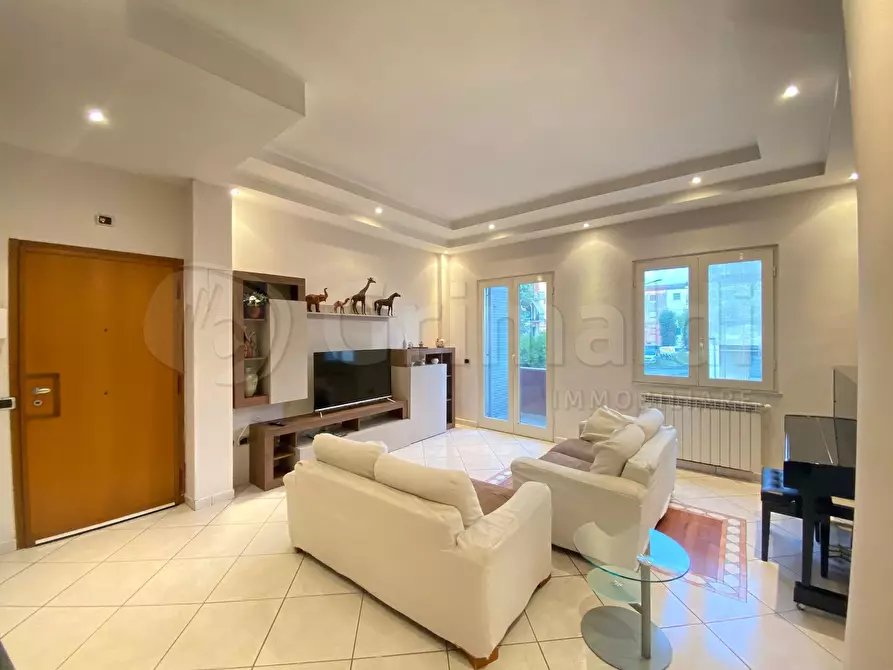 Immagine 2 di Quadrilocale in vendita  a Giugliano In Campania