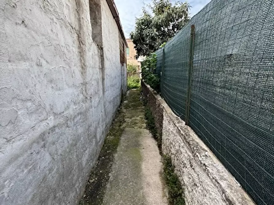 Immagine 6 di Magazzino in vendita  in Viale Guglielmo Marconi 229 a Anzio